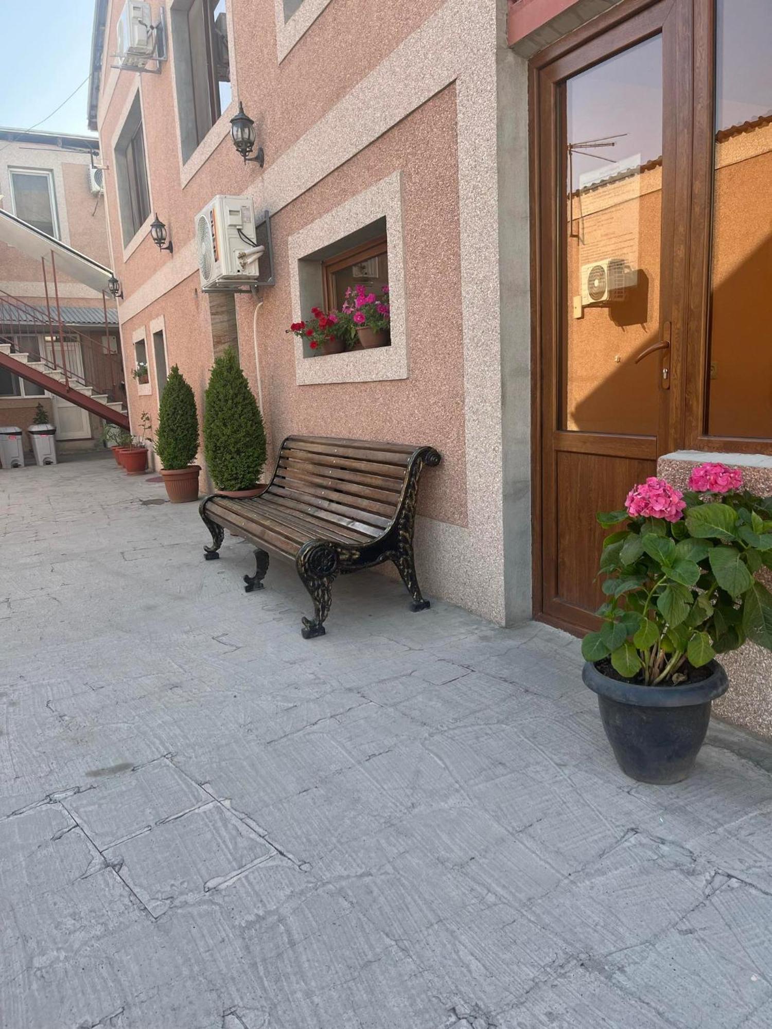 Styopa Hotel Yerevan Exterior photo