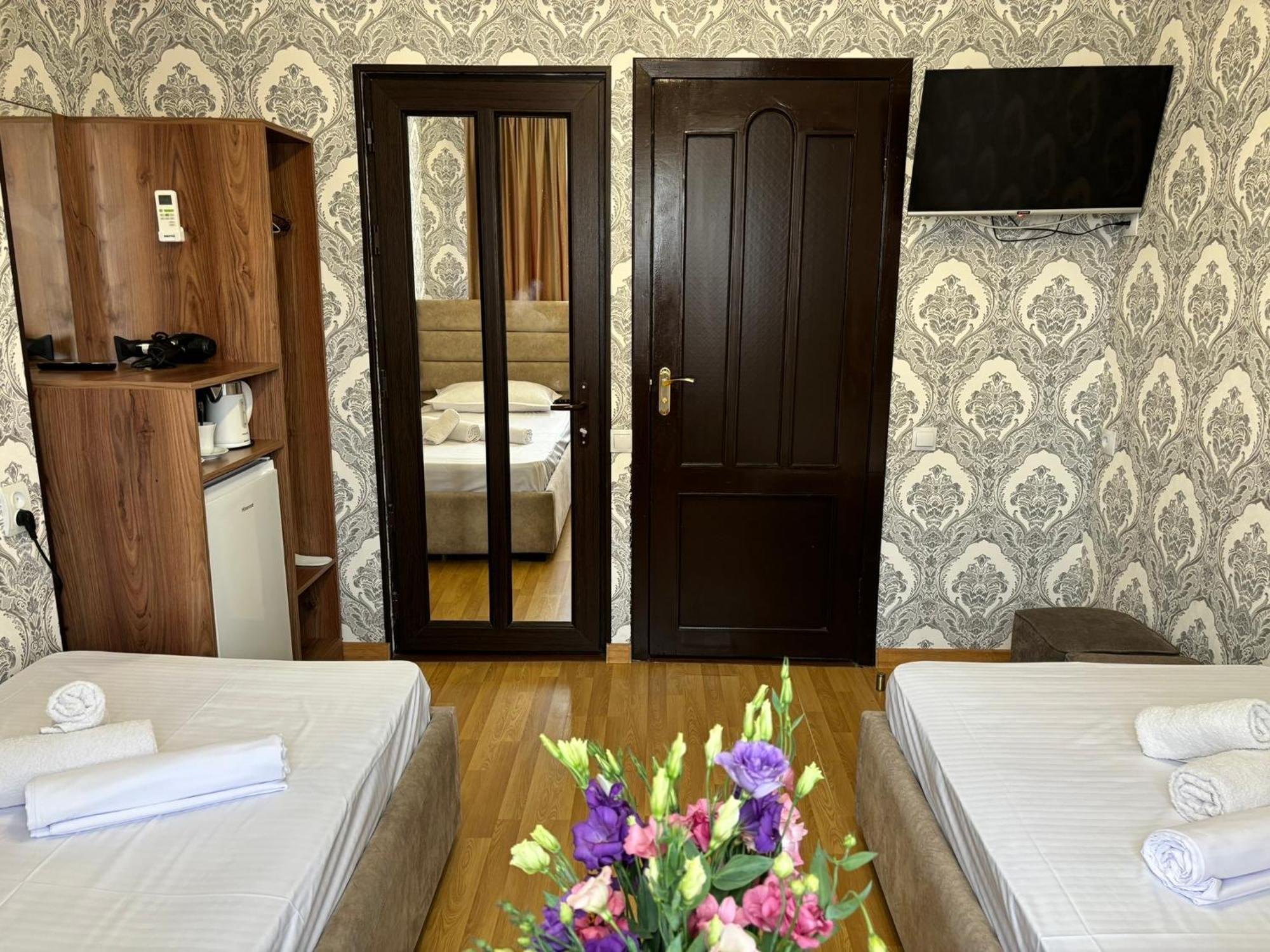 Styopa Hotel Yerevan Exterior photo